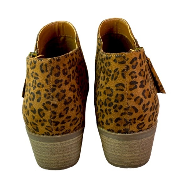 Boho BOOTIES BOOTS NWOT Faux Suede Leopard Side Zip 1 7/8”bHeel Booties Cowboy - Picture 7 of 7